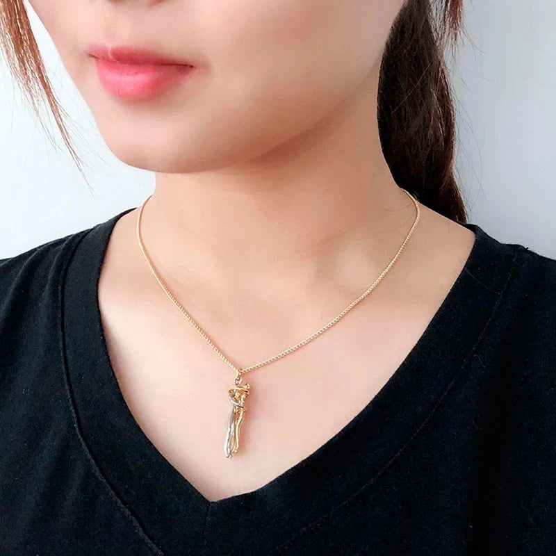Hugging Pendant Necklace